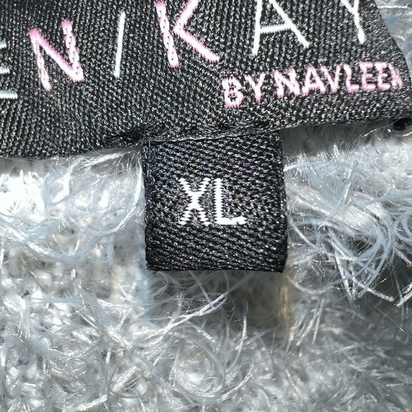 En/Kay By Navleen Cropped Plaid Sweater Hoodie - Picture 7 of 9